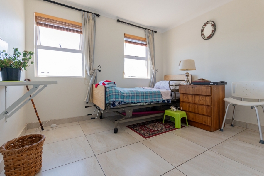 4 Bedroom Property for Sale in Sunset Estate Western Cape